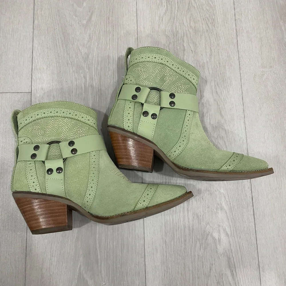 DINGO‎ GUMMY BEAR LEATHER MINT BOOTIE  Size 6.5 Western Cowgirl Rodeo Boots
